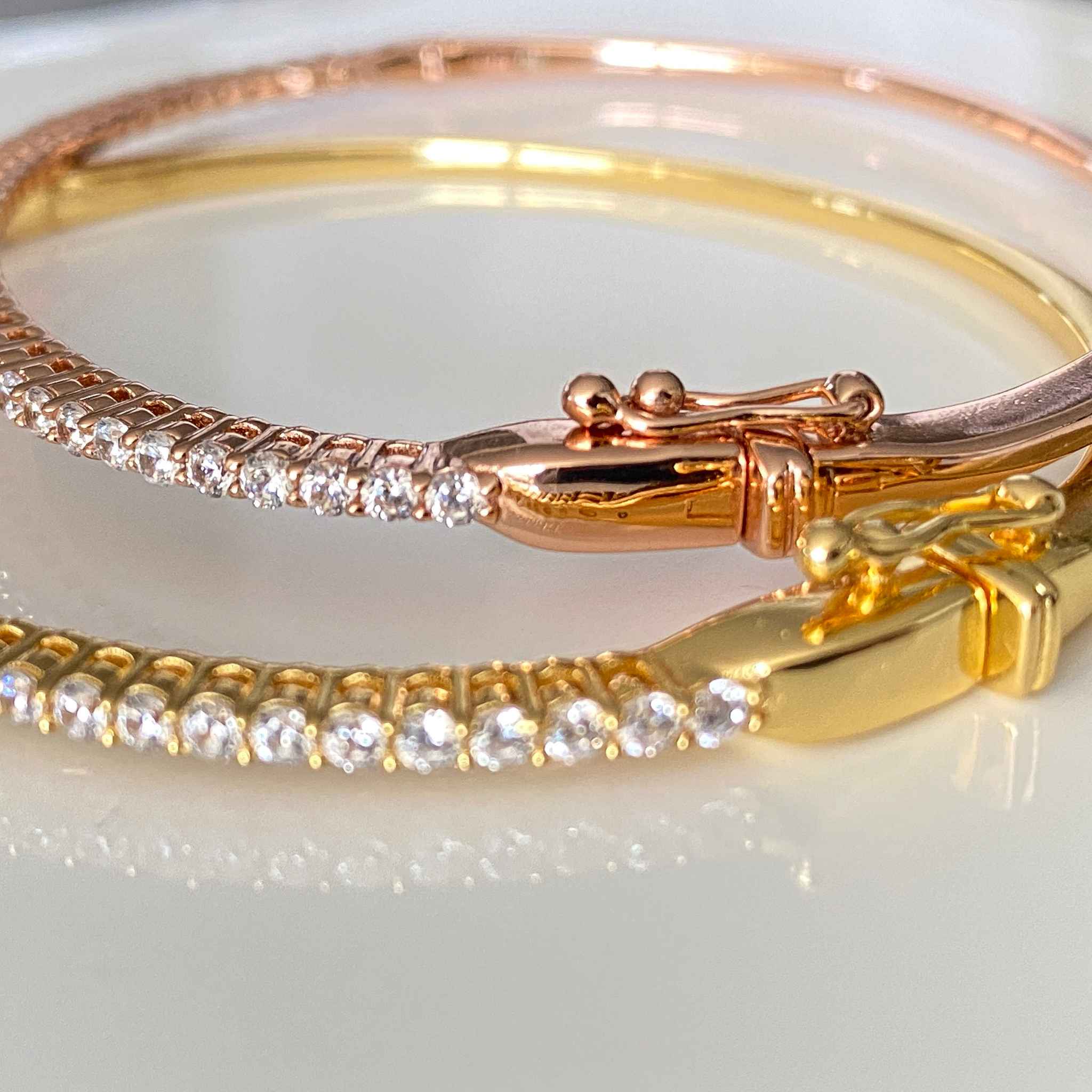 Stylish Waverly Bangle in 18k Rose Gold - Perfect for Women.