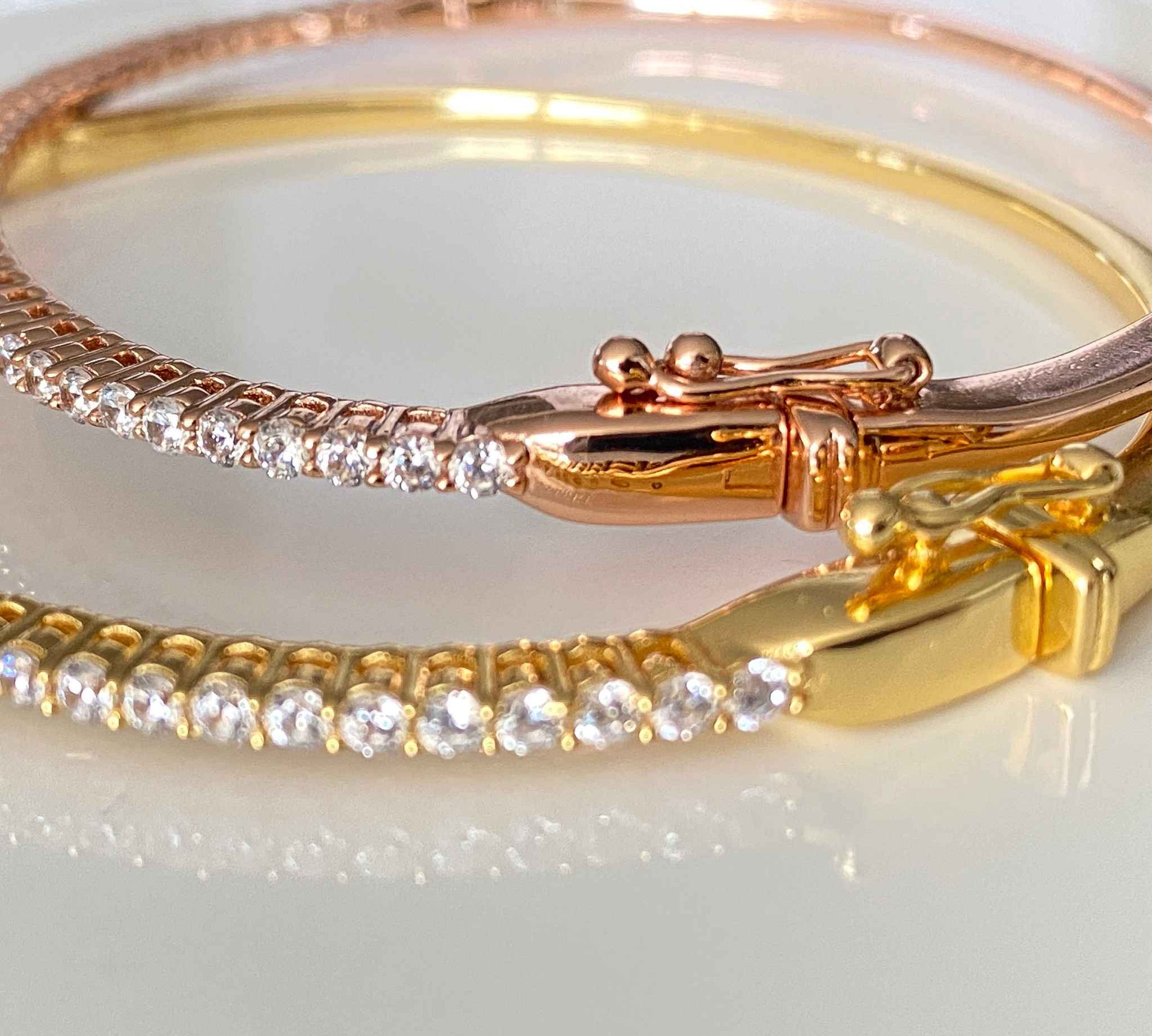 Stylish Waverly Bangle in 18k Rose Gold - Perfect for Women.